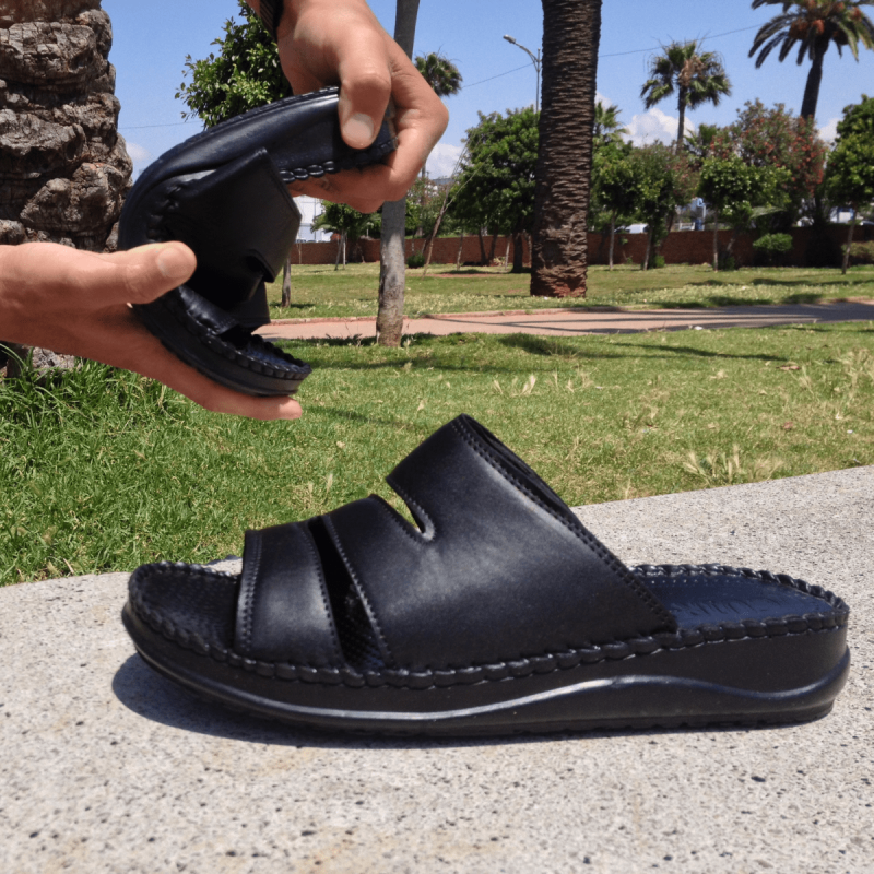 صندالة ميدكالZ مصنوعة من الجلد
